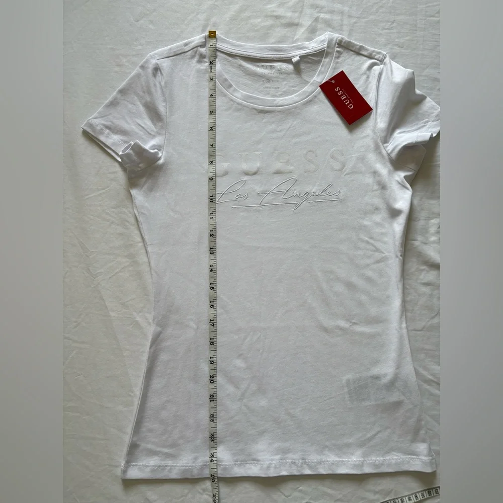NWT-GUESS Pure White Short Sleeve Embossed Logo Tee - Picture 6 of 7